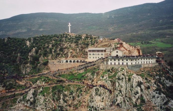 13 të martat e kishës së vogël të Shën Ndout, që zë qindra njerëz