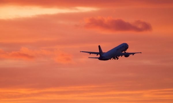 Fillon rimëkëmbja e transportit ajror, dyfishohen fluturimet në vendet e BE-së