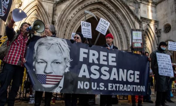 Assange fiton fazën e parë në përpjekjen për të apeluar ekstradimin në SHBA