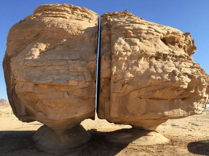 Guri i çuditshëm në shretëtirën AL NAFUD në Arabinë Saudite