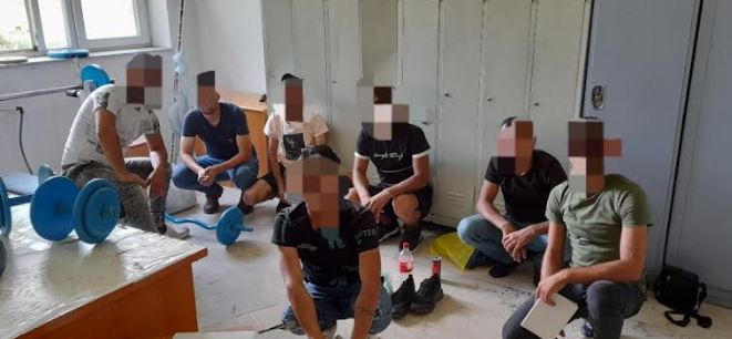 Policia identifikon shtatë migrantë që hynë ilegalisht në Kosovë