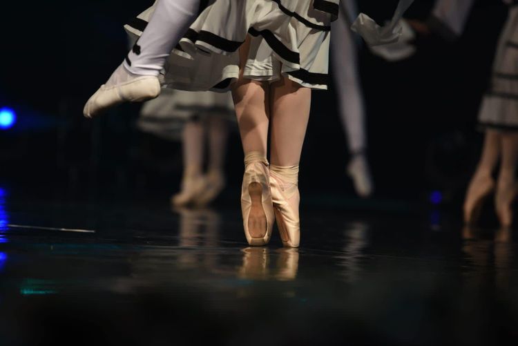 Baleti me klasa falas synon balerinë të rinj, shkolla mbetet nismë