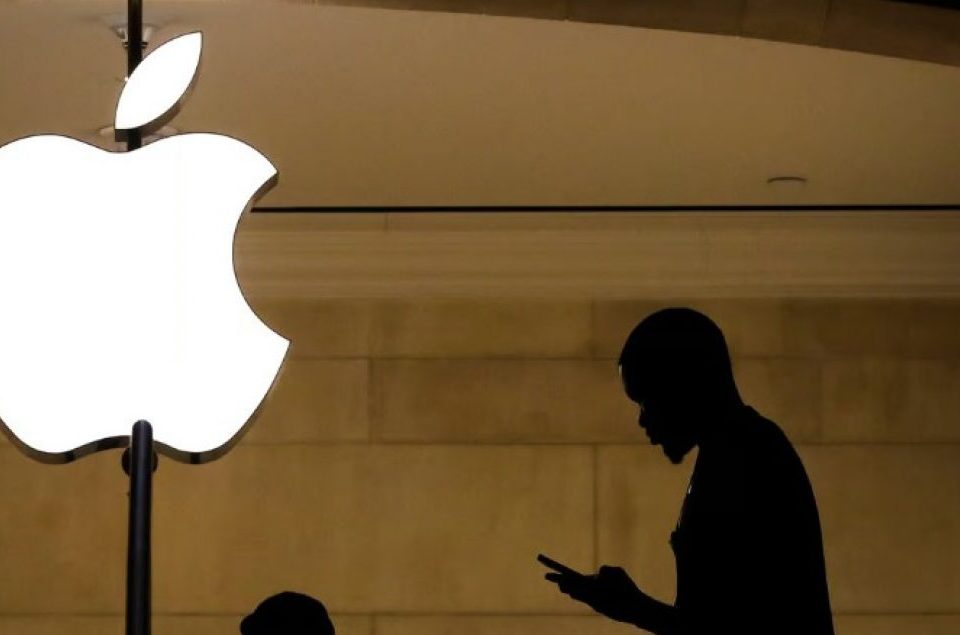 Apple mohon pretendimet e rusëve për spiunazh