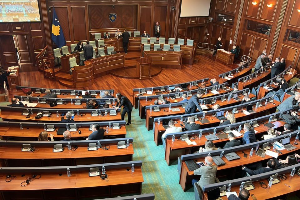 Sot seancë e jashtëzakonshme për shlyerjen e borxheve të ambalazhuesve të ujit